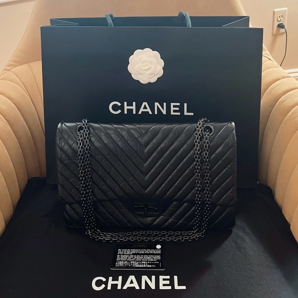 CHANEL So Black 2.55 Reissue 226 Chevron Flap Bag - Picture 13 of 13